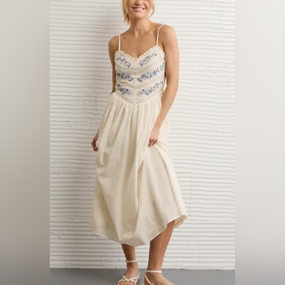 AE Bella Lace Insert Midi Dress - Picture 2 of 12